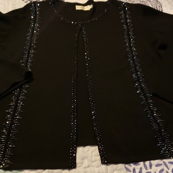 Black sweater.. - Picture 5 of 6